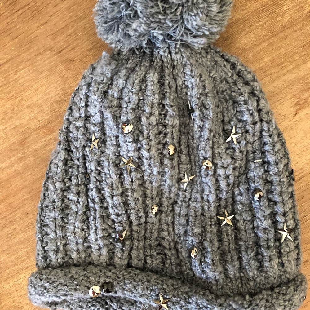 OS Grey Knit Beenie with star studs on front